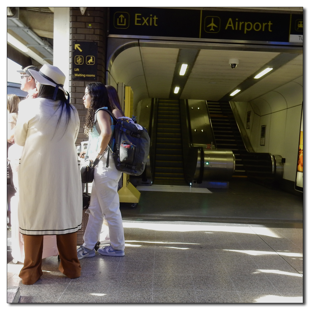 London Bridge to Shoreditch, Gatwick Airport Station