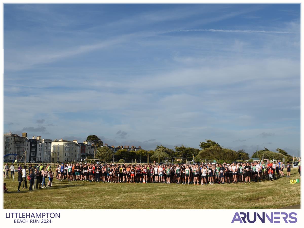 Littlehampton Beach Run 1, Adult field waiting for the off..