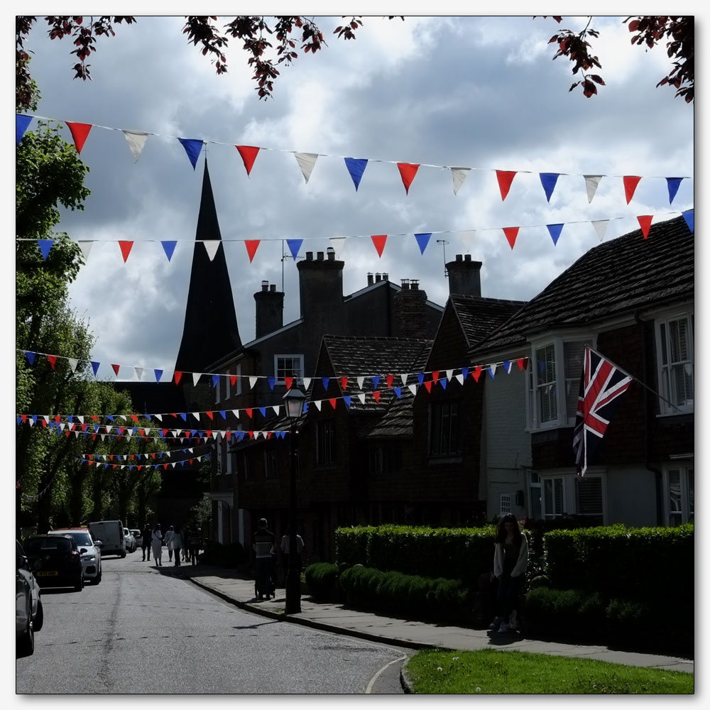 The King's Coronation, Horsham, Causeway to St Marys Church