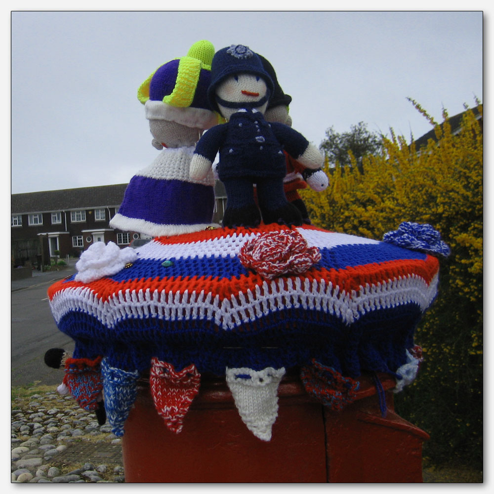 Mewsbrook Park, Post box Coronation Decoration. Fastnet Way