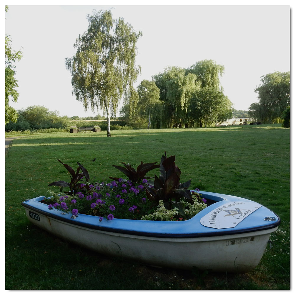 Morning walk in Tewkesbury, 